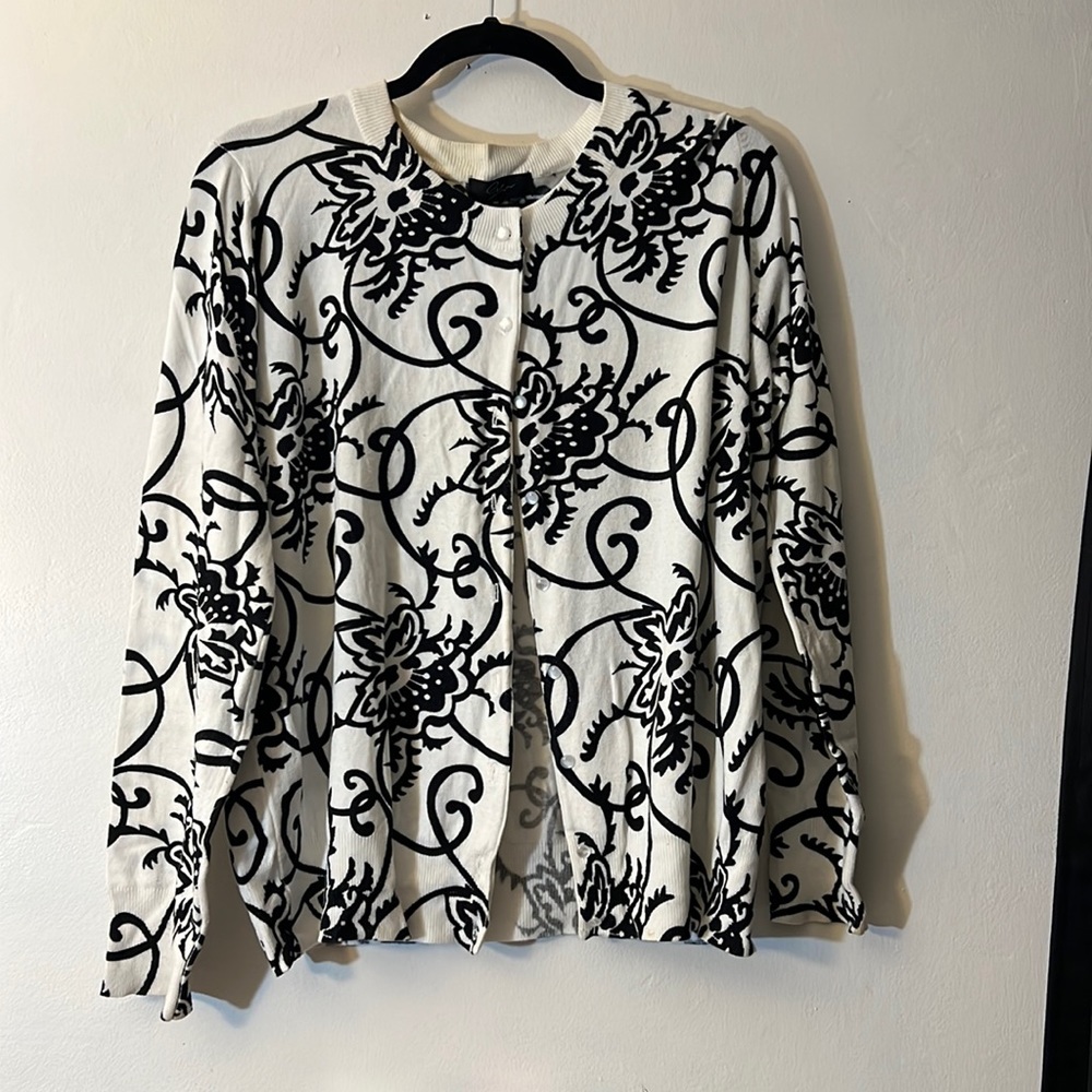 NWOT Black and white pattern cardigan